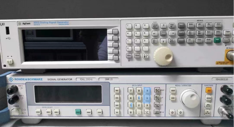 650a3d1538d7f.png 信號(hào)源SMR20 4.png